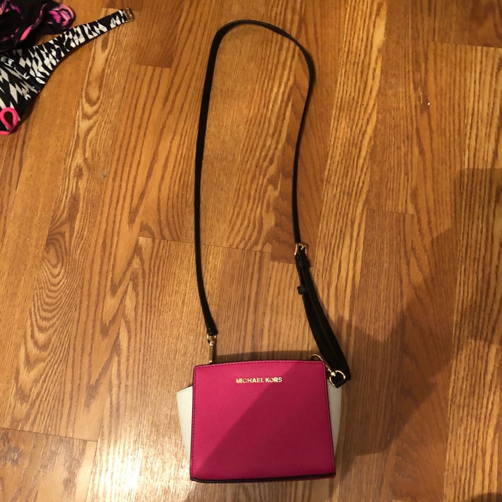 Michael kors leather crossbody bag